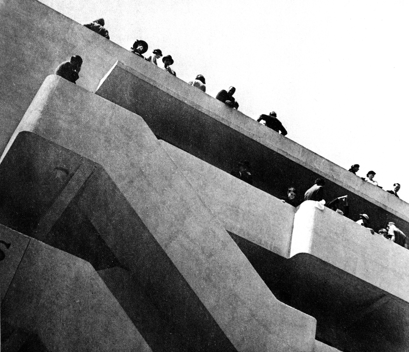heals-isokon-building-opening-day