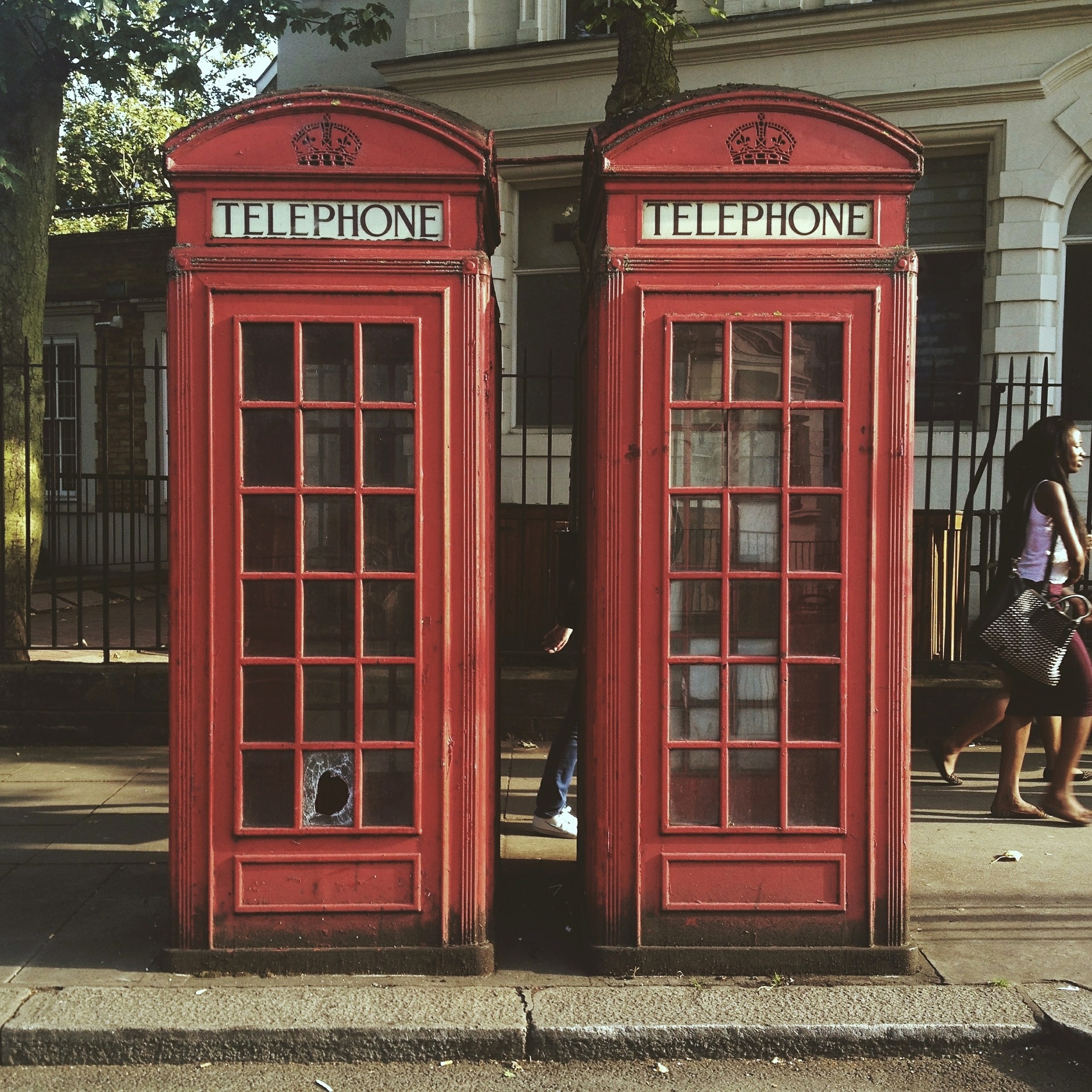 telephone-box-450747_1920