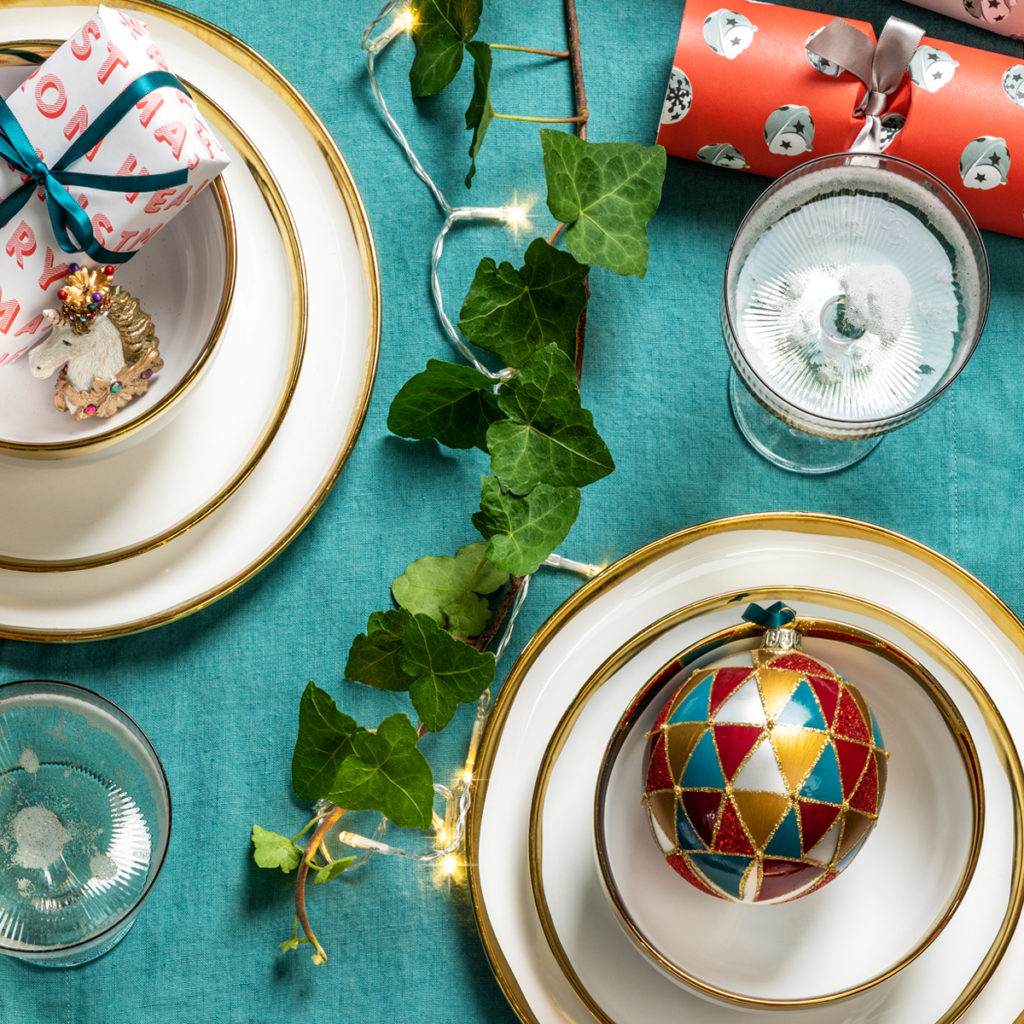 Blue, Gold & White Christmas Table Styling