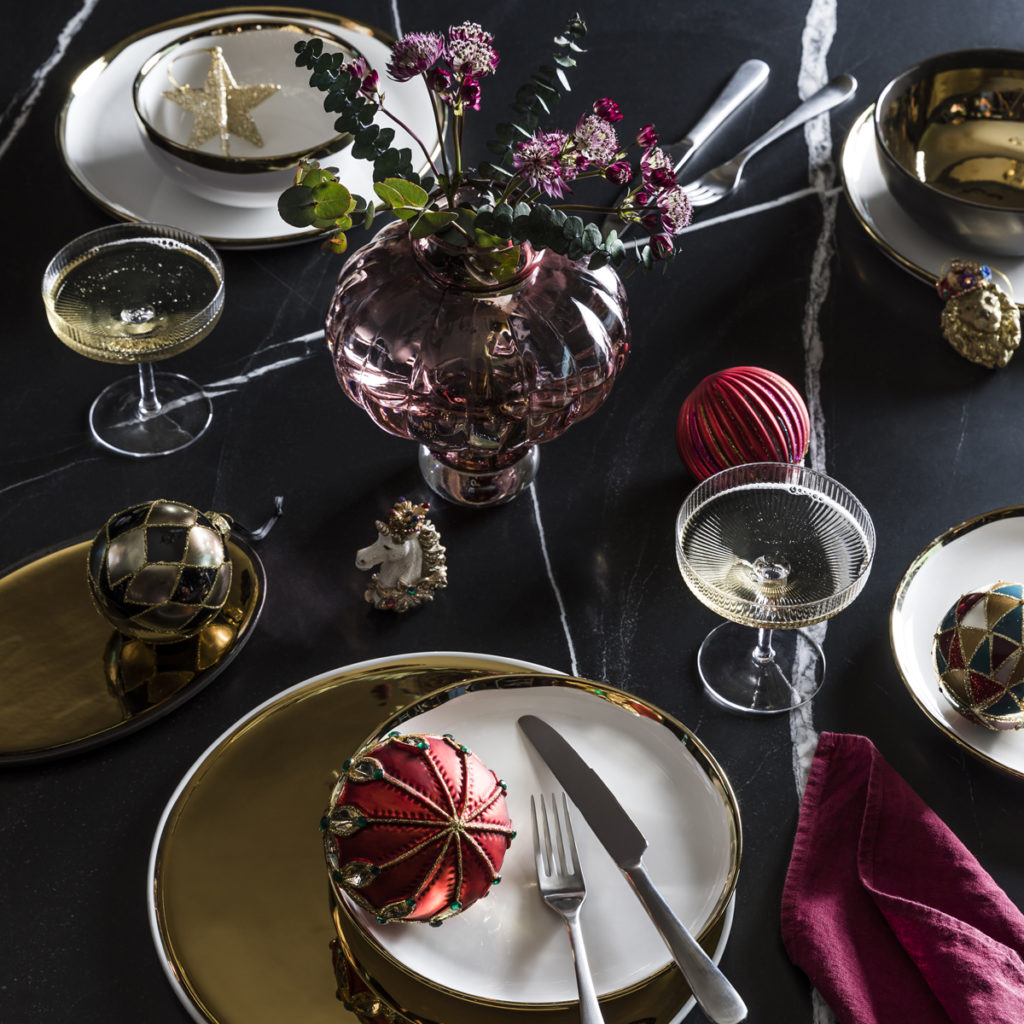 Pink, Gold & Black Christmas Table Styling