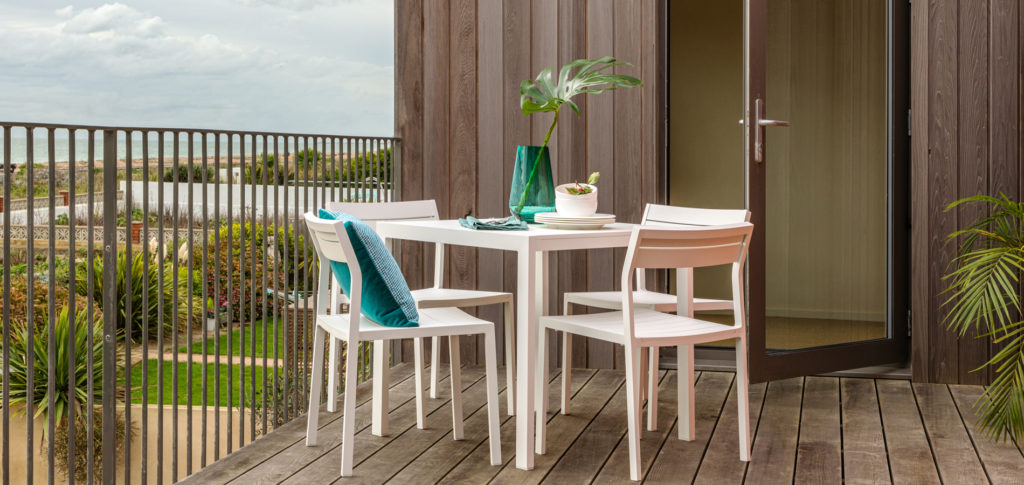 Eos Garden furniture in white