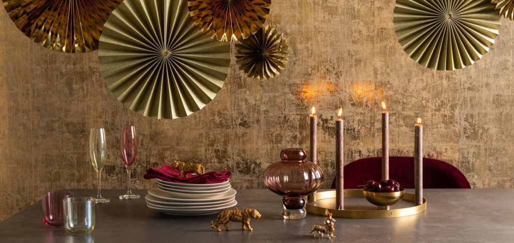 Metallic Christmas Dining Table Inspiration