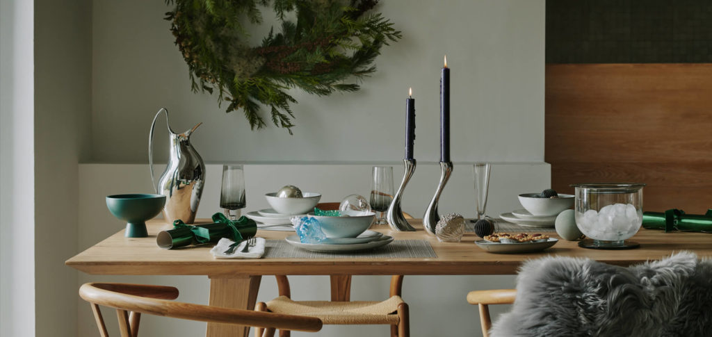 Modern Christmas Dining Table Inspiration
