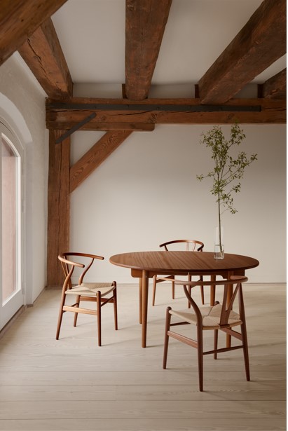 CH24 Wishbone chair