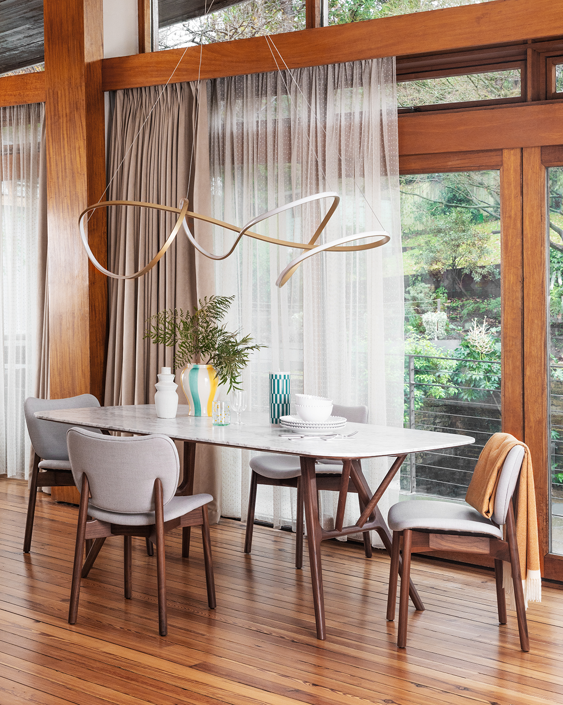 How To Choose A Dining Table Colour