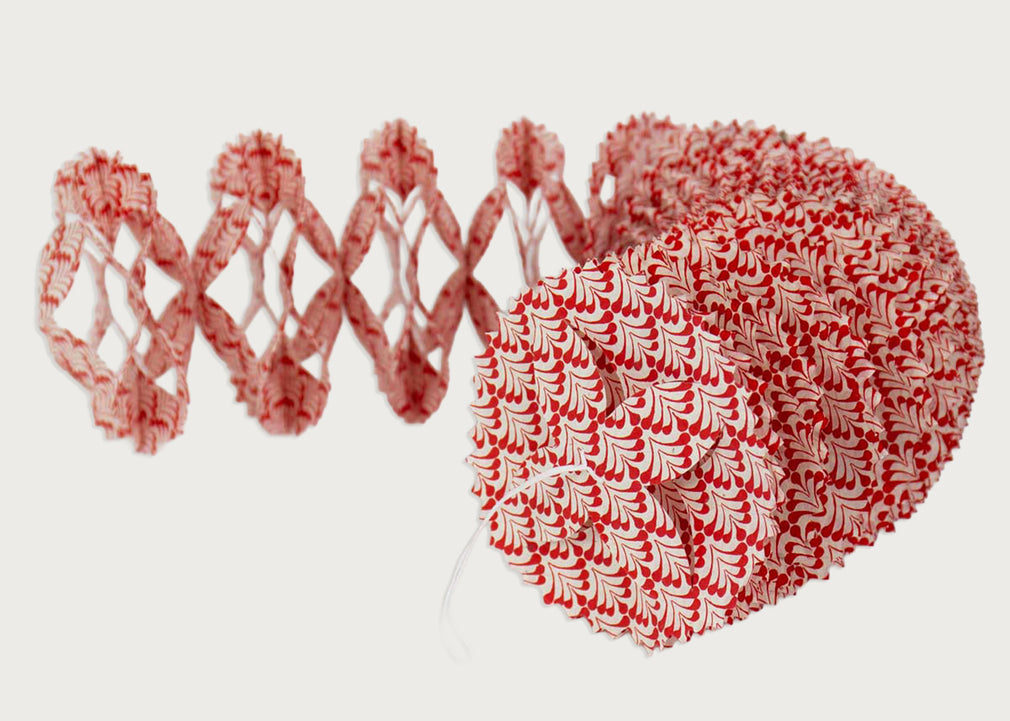 Kathmandu Dandelion Garland Off White & Red