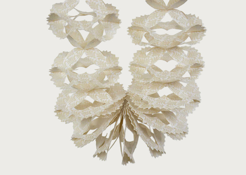 Kathmandu Bunch Garland Off White & White