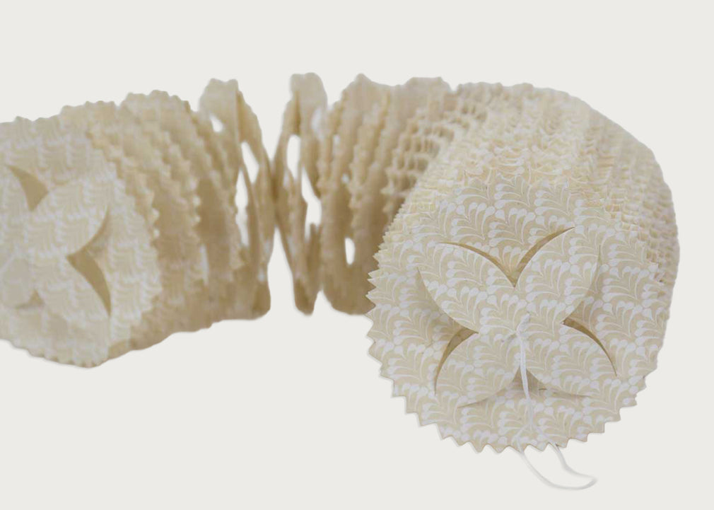 Kathmandu Bunch Garland Off White & White