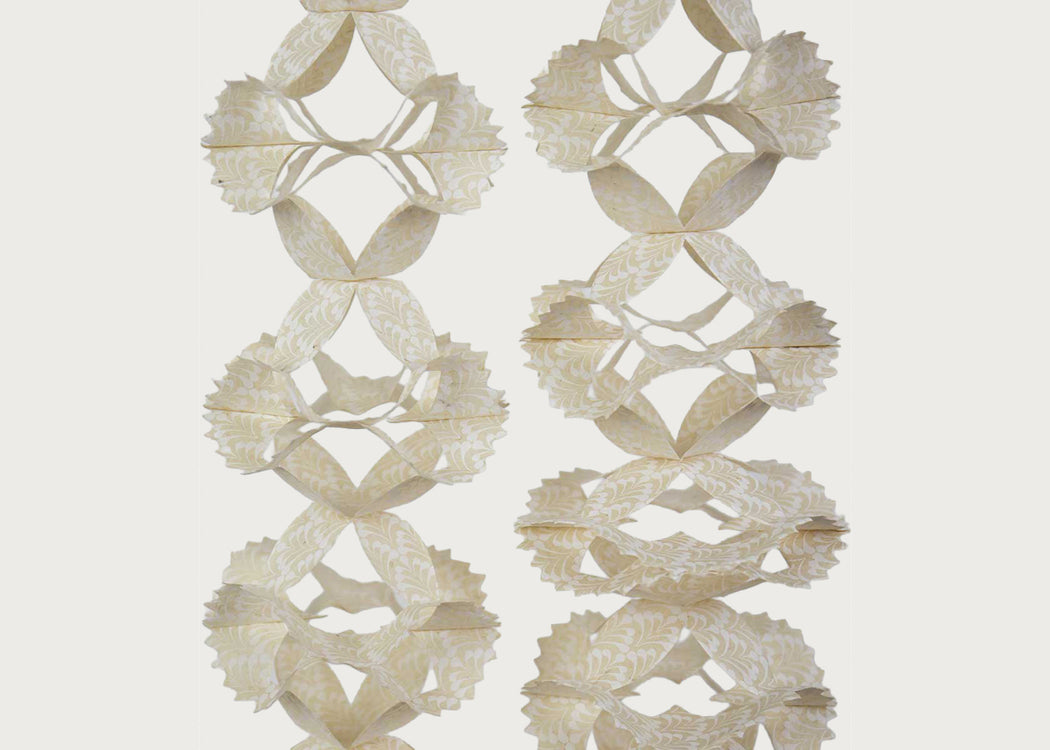 Kathmandu Bunch Garland Off White & White