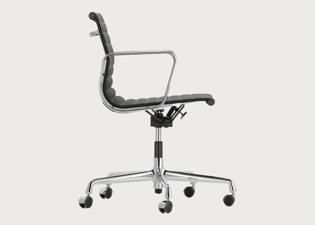 Aluminium Chair EA 117
