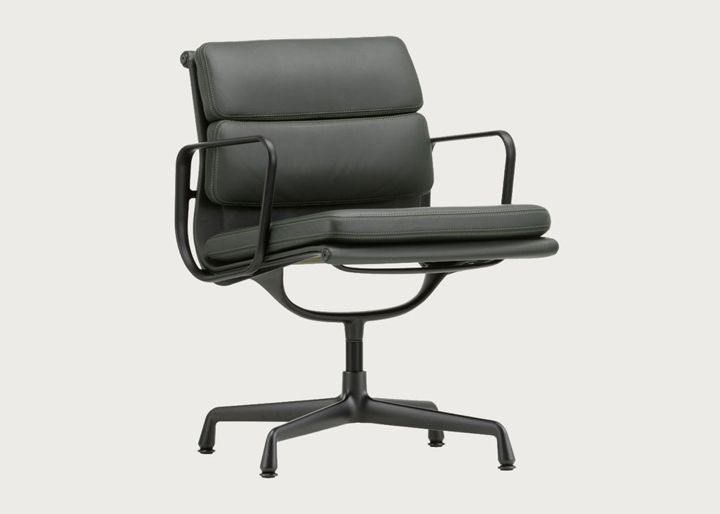 Eames Soft Pad Chair EA 208