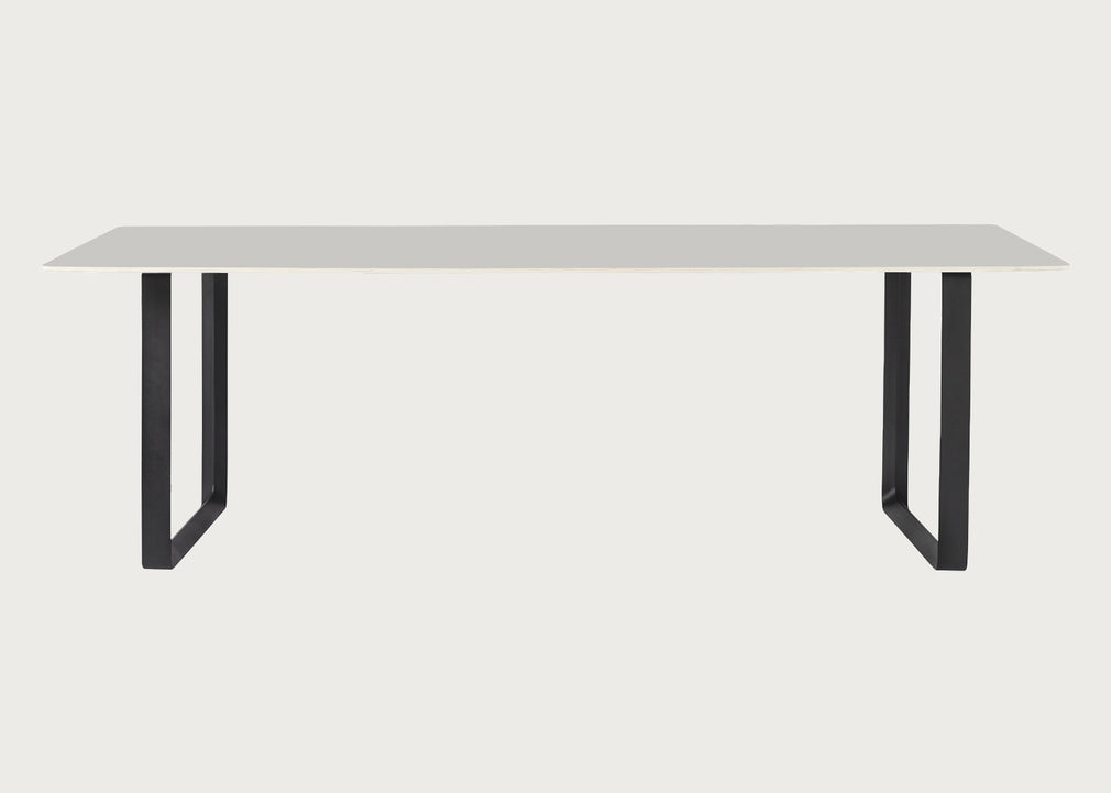 70/70 Table