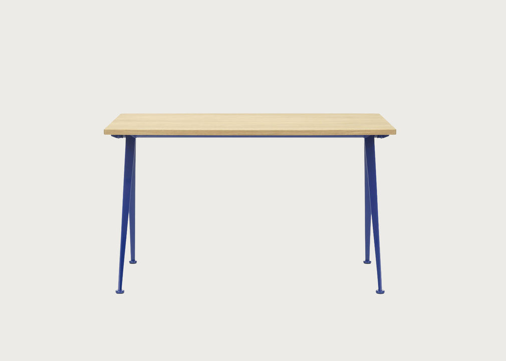Compas Direction Desk