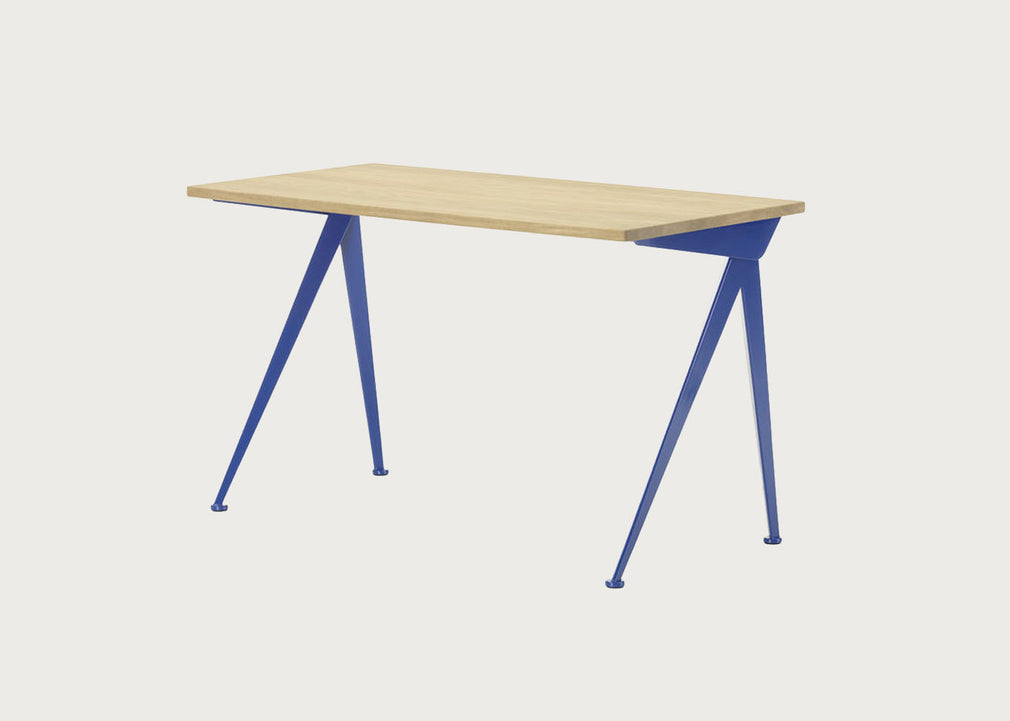 Compas Direction Desk
