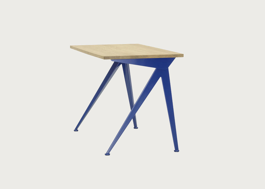 Compas Direction Desk