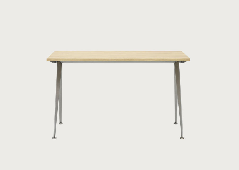 Compas Direction Desk
