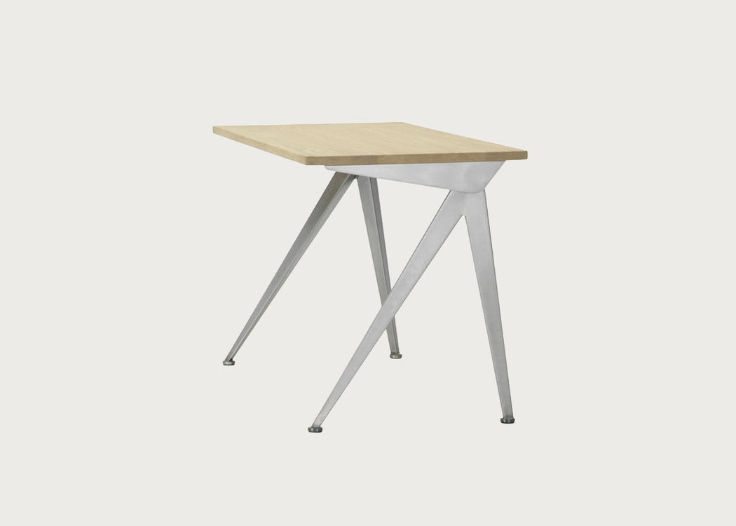 Compas Direction Desk