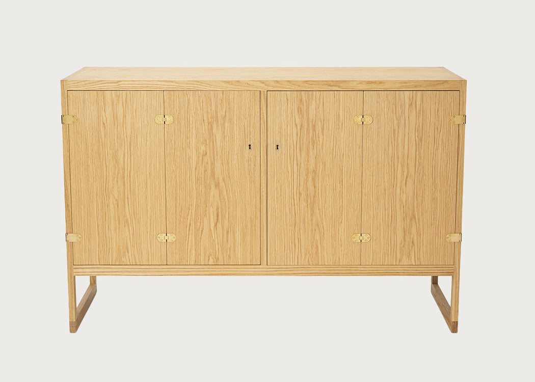 BM0057 Cabinet Oiled Oak