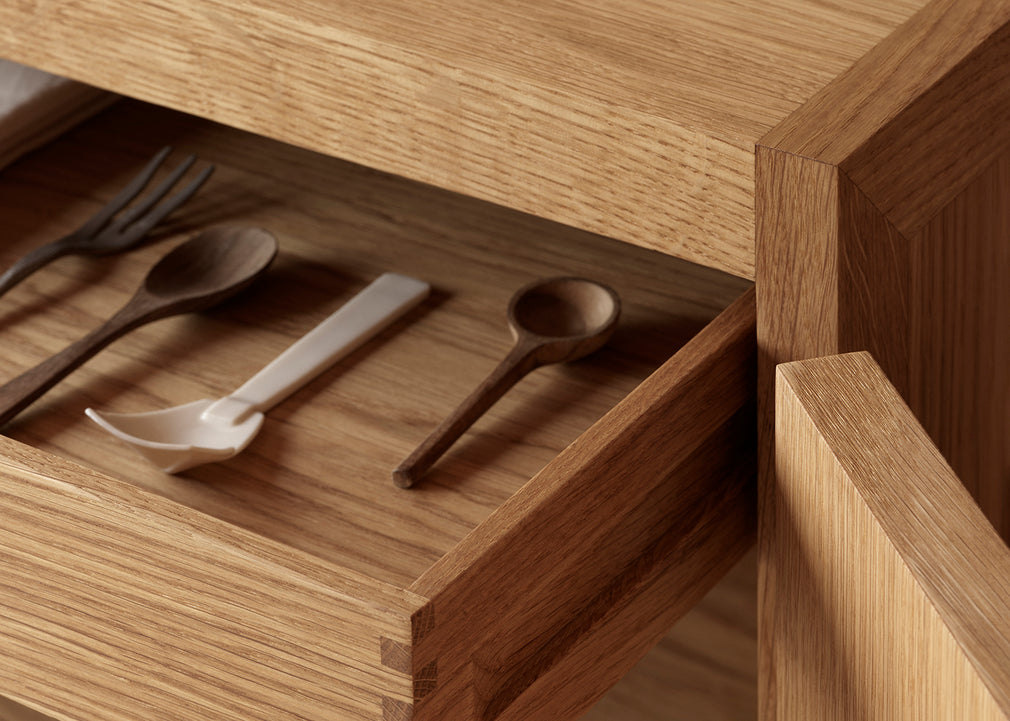 BM0057 Cabinet Oiled Oak