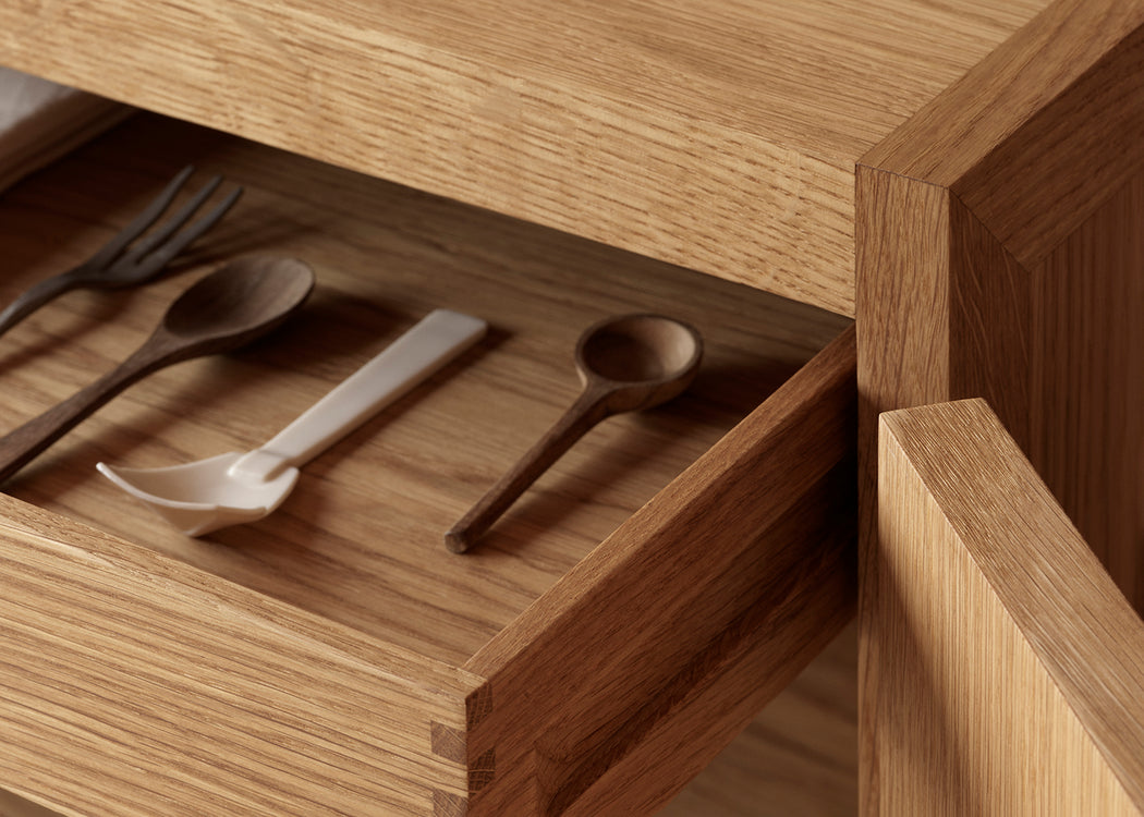 BM0057 Cabinet Oiled Oak