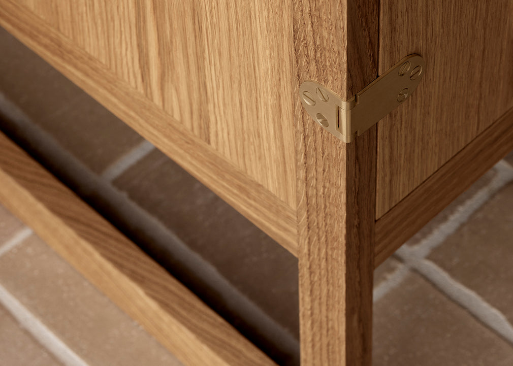 BM0057 Cabinet Oiled Oak