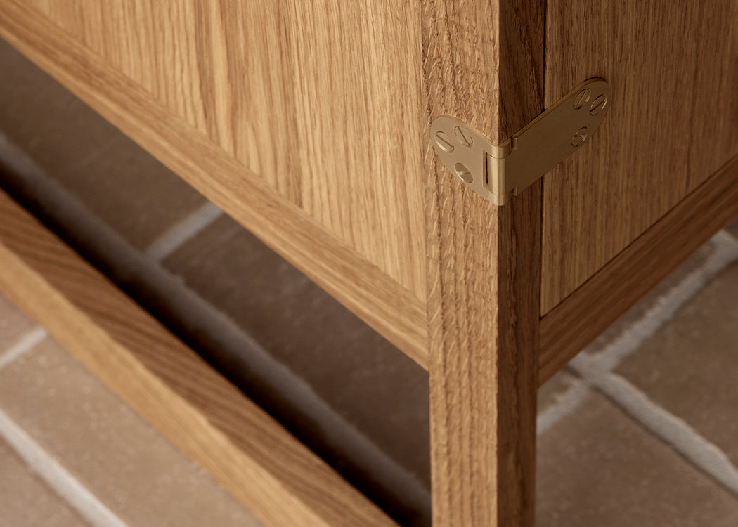 BM0057 Cabinet Oiled Oak
