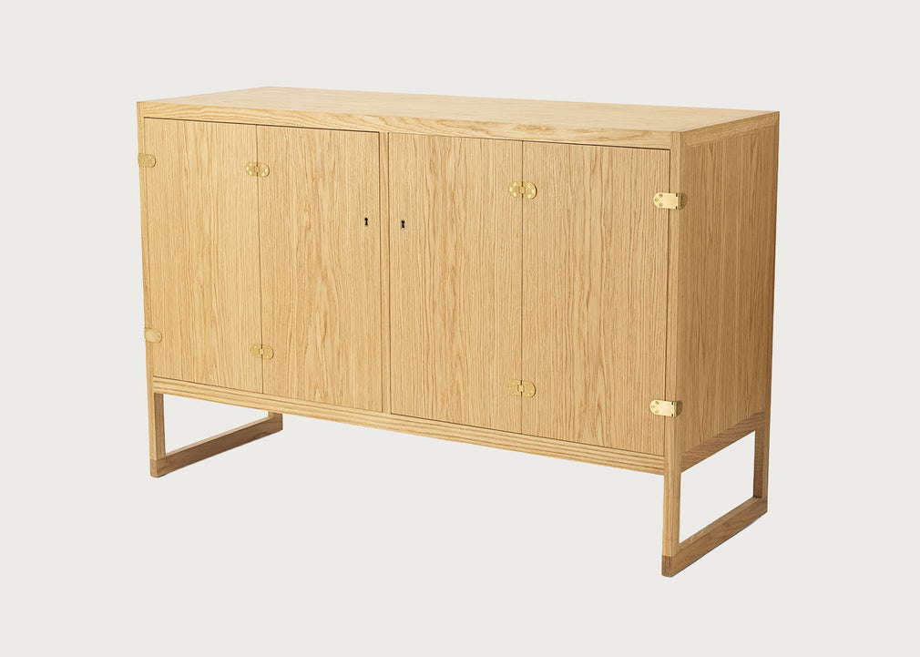 BM0057 Cabinet Oiled Oak