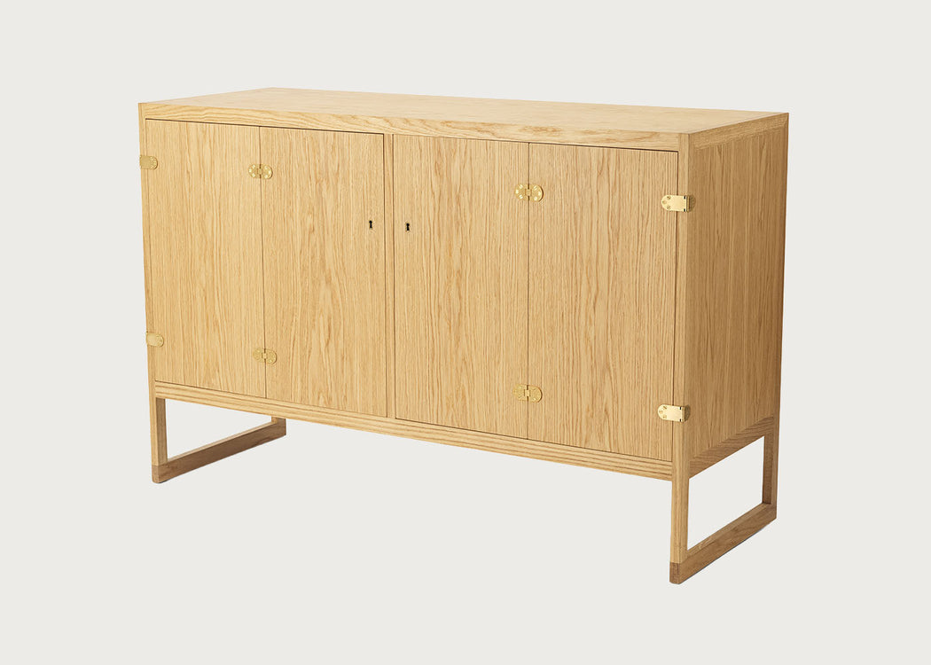 BM0057 Cabinet Oiled Oak