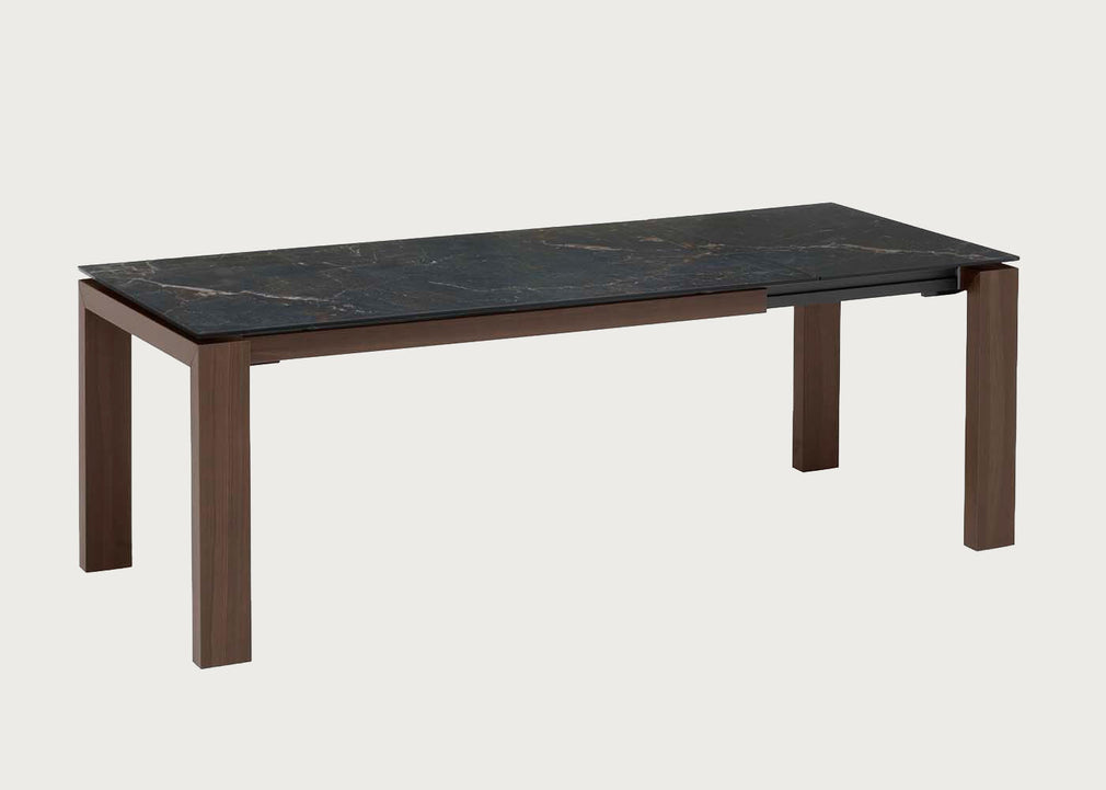 Massa Dining Table
