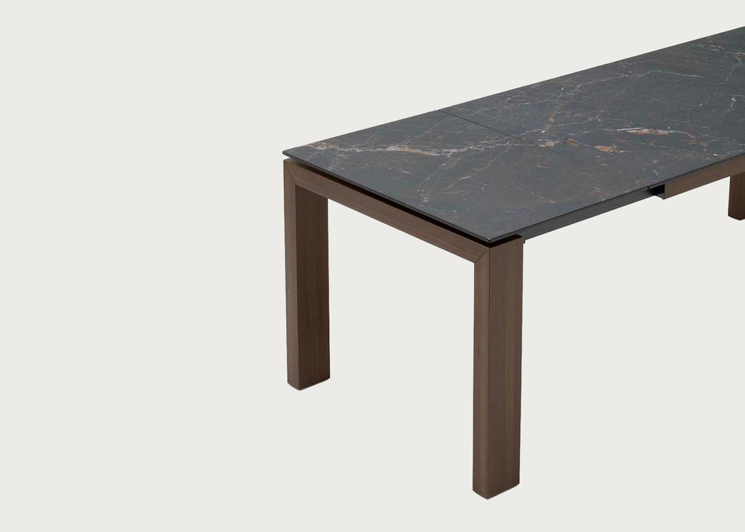 Massa Dining Table