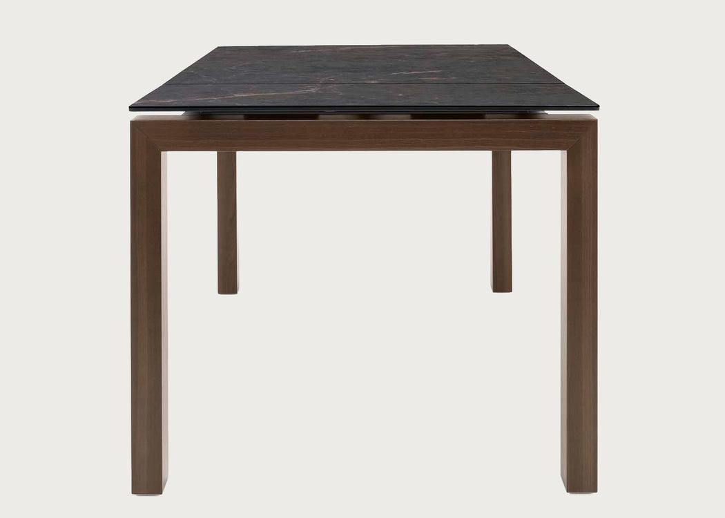 Massa Dining Table