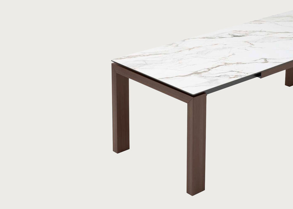 Massa Dining Table