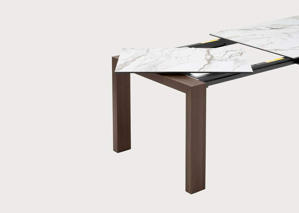 Massa Dining Table