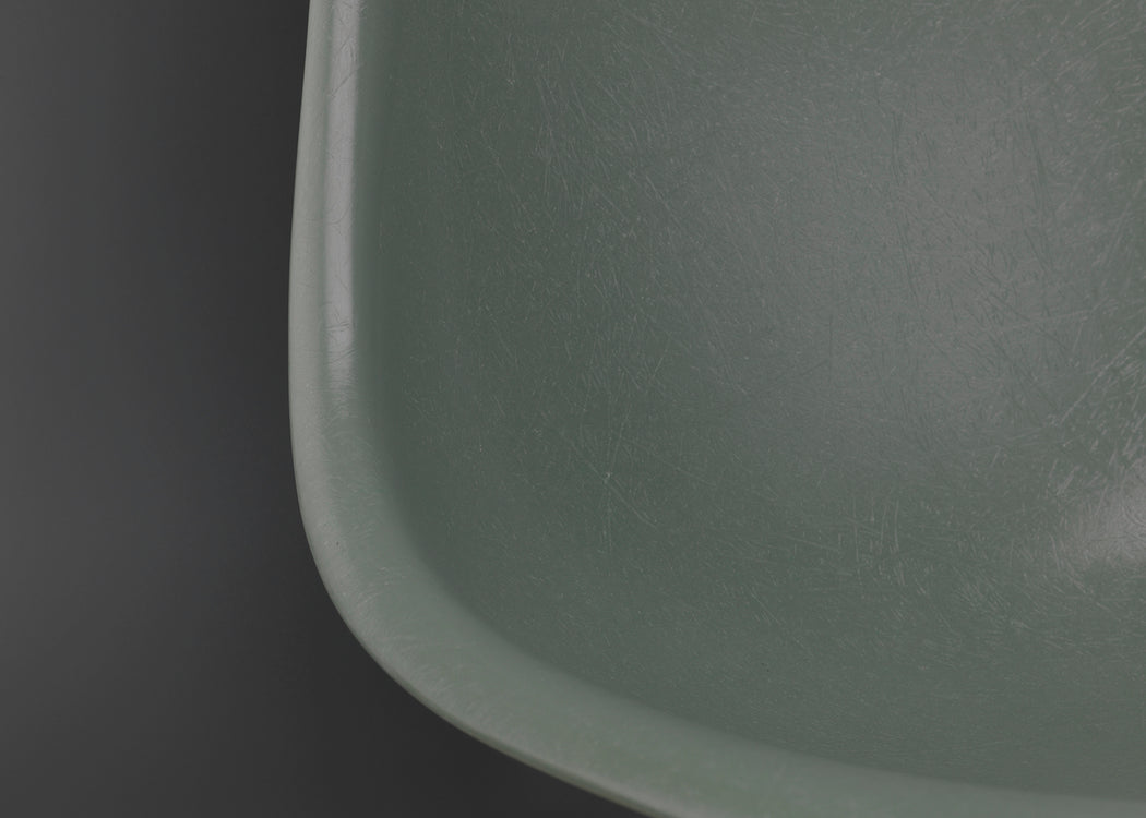 Eames Fibreglass Side Chair DSR