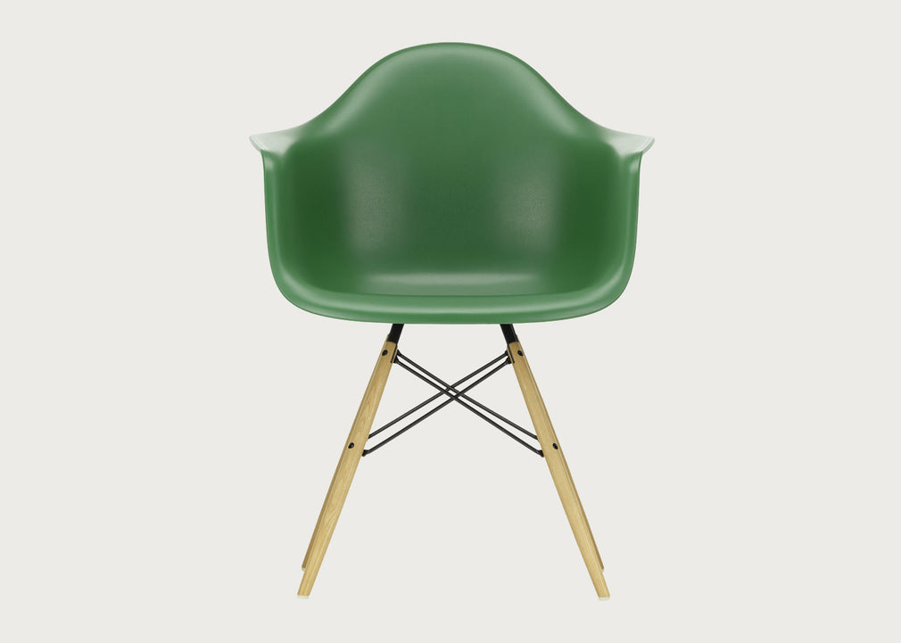 Eames Plastic Armchair RE DAW