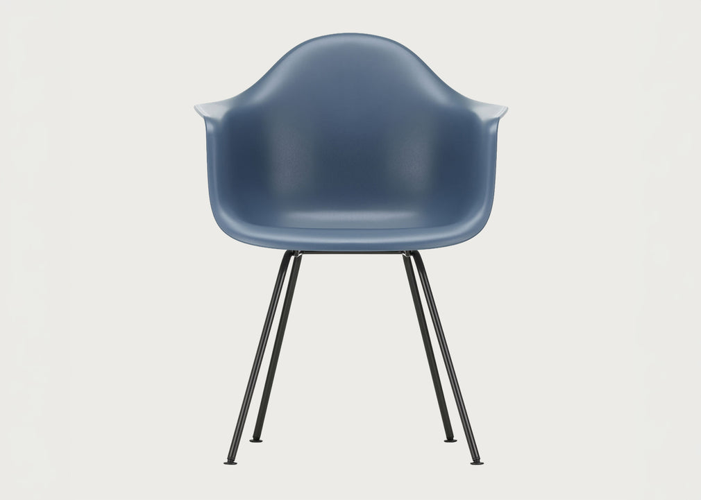 Eames Plastic Armchair RE DAX