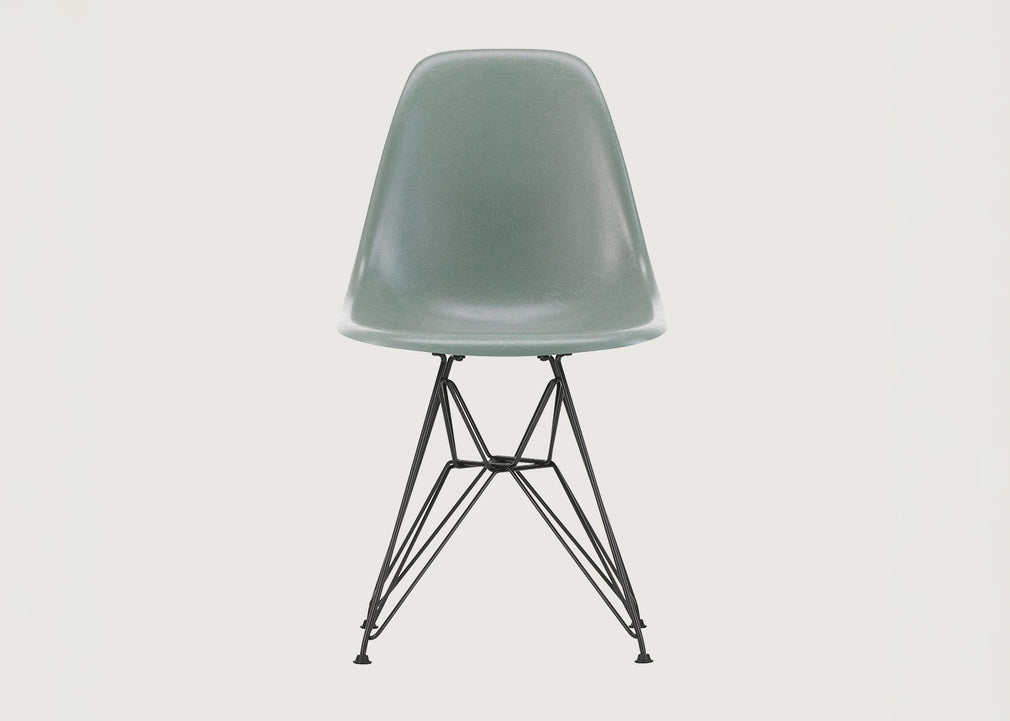 Eames Fibreglass Side Chair DSR