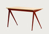 Compas Direction Desk