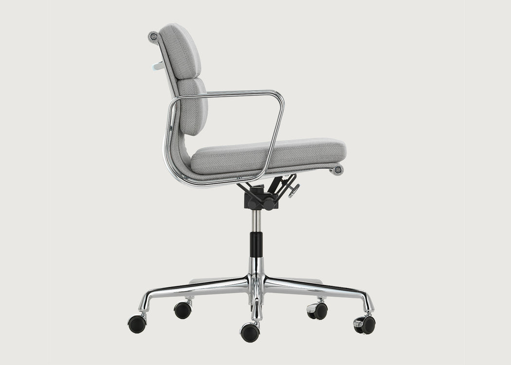 Eames Soft Pad Chair EA 217