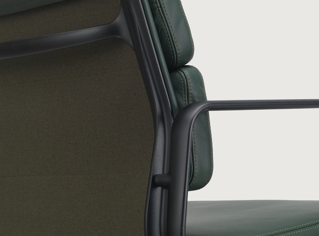 Eames Soft Pad Chair EA 217