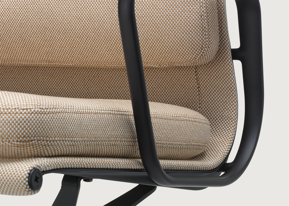 Eames Soft Pad Chair EA 231