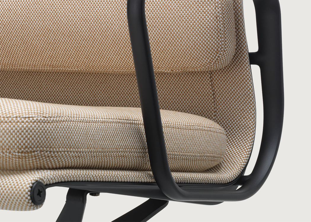 Eames Soft Pad Chair EA 231