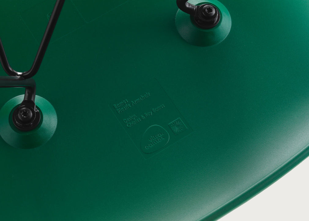 Eames Plastic Armchair RE DAR