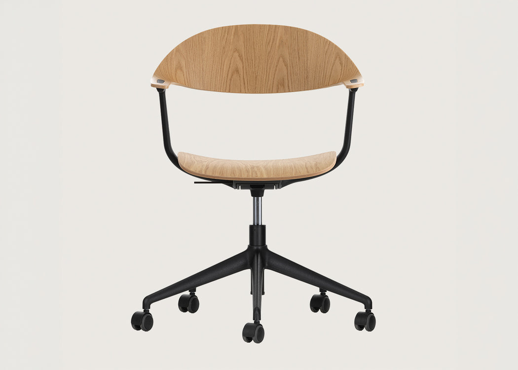 Mynt Chair Natural Oak Deep Black 5 Star Base Soft Castors