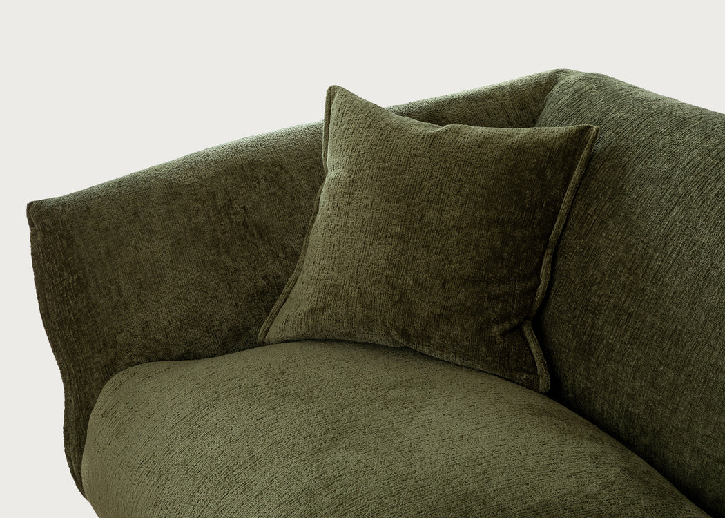 Alto Loveseat