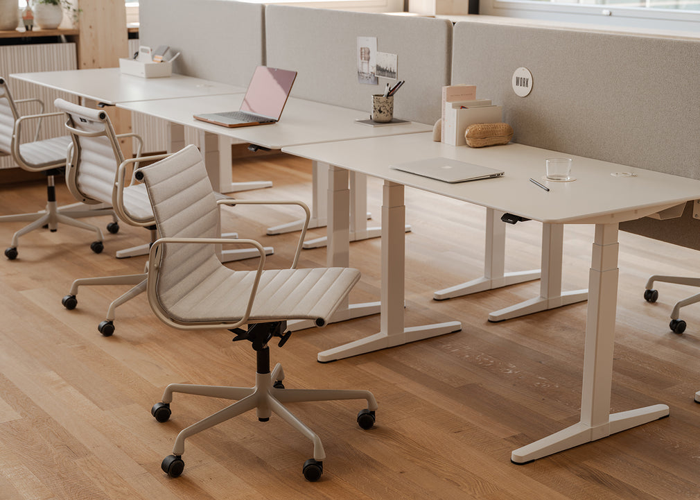 Aluminium Chair EA 117