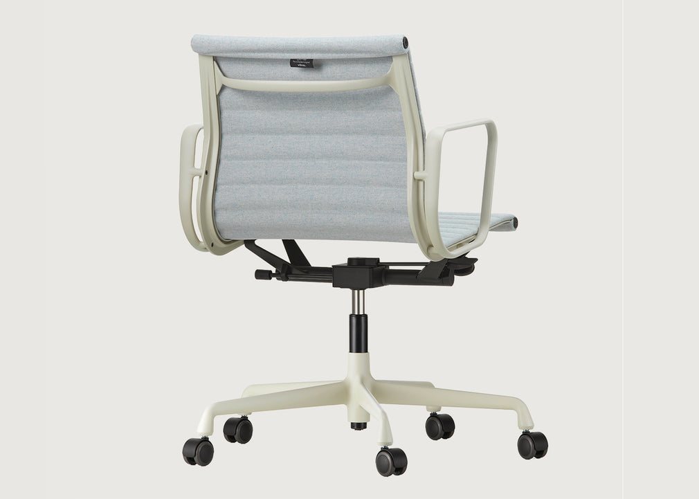 Aluminium Chair EA 117