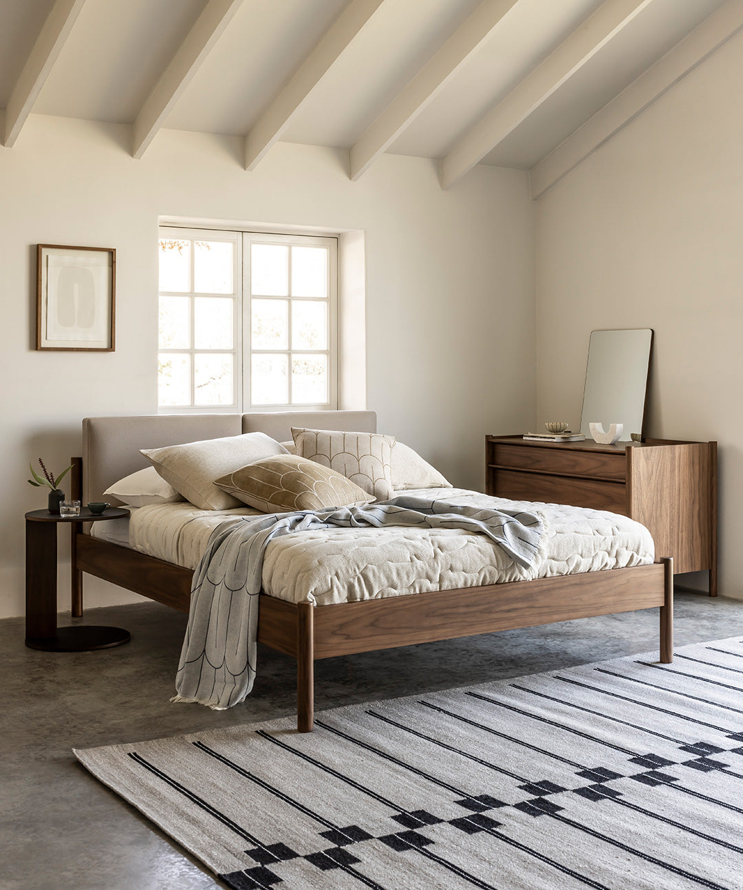 Pala bedroom setting by Case