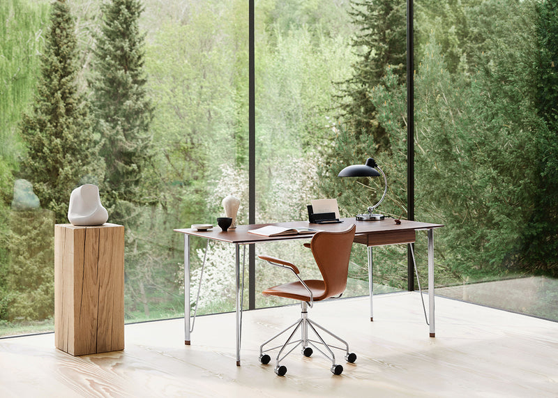 Series 7 Swivel Armchair in Walnut Leather