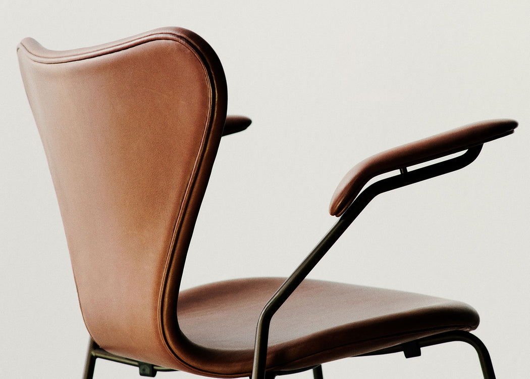 Series 7 Swivel Armchair